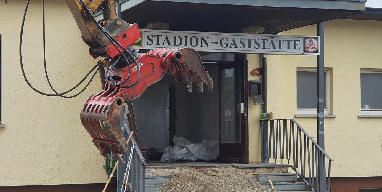 Im März 2022 beißt der Bagger zu.Bild: Wegner