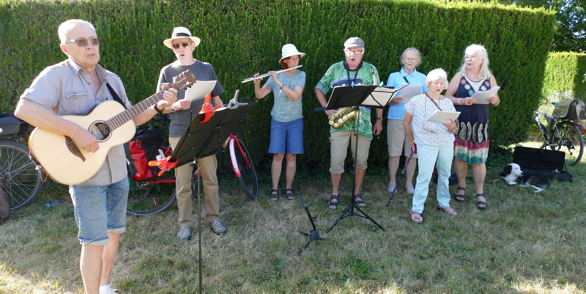Jeden Freitag erklingen im Sommerhofenpark Lieder, gesungen von Ingeborg Aruevbose & Friends.