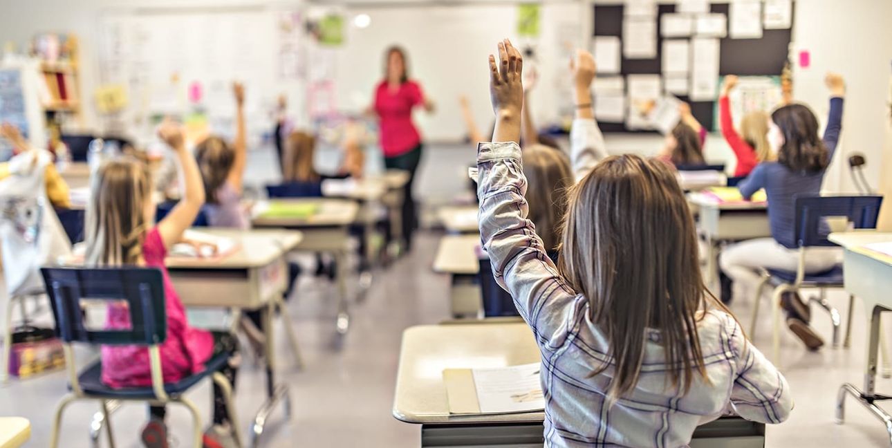 Zum neuen Schuljahr werden die Essenspreise in der Grund- und Realschule angepasst. Bild: pololia/Adobe Stock