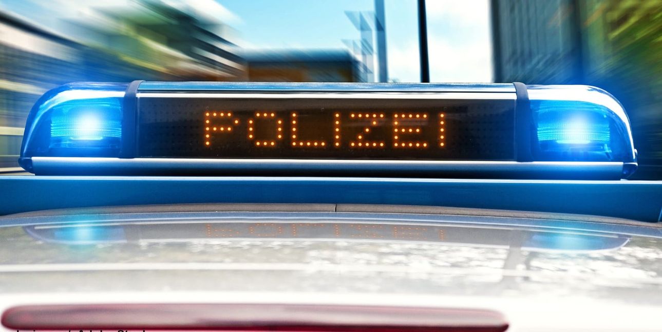 Beide Fahrzeuge mussten abgeschleppt werden.