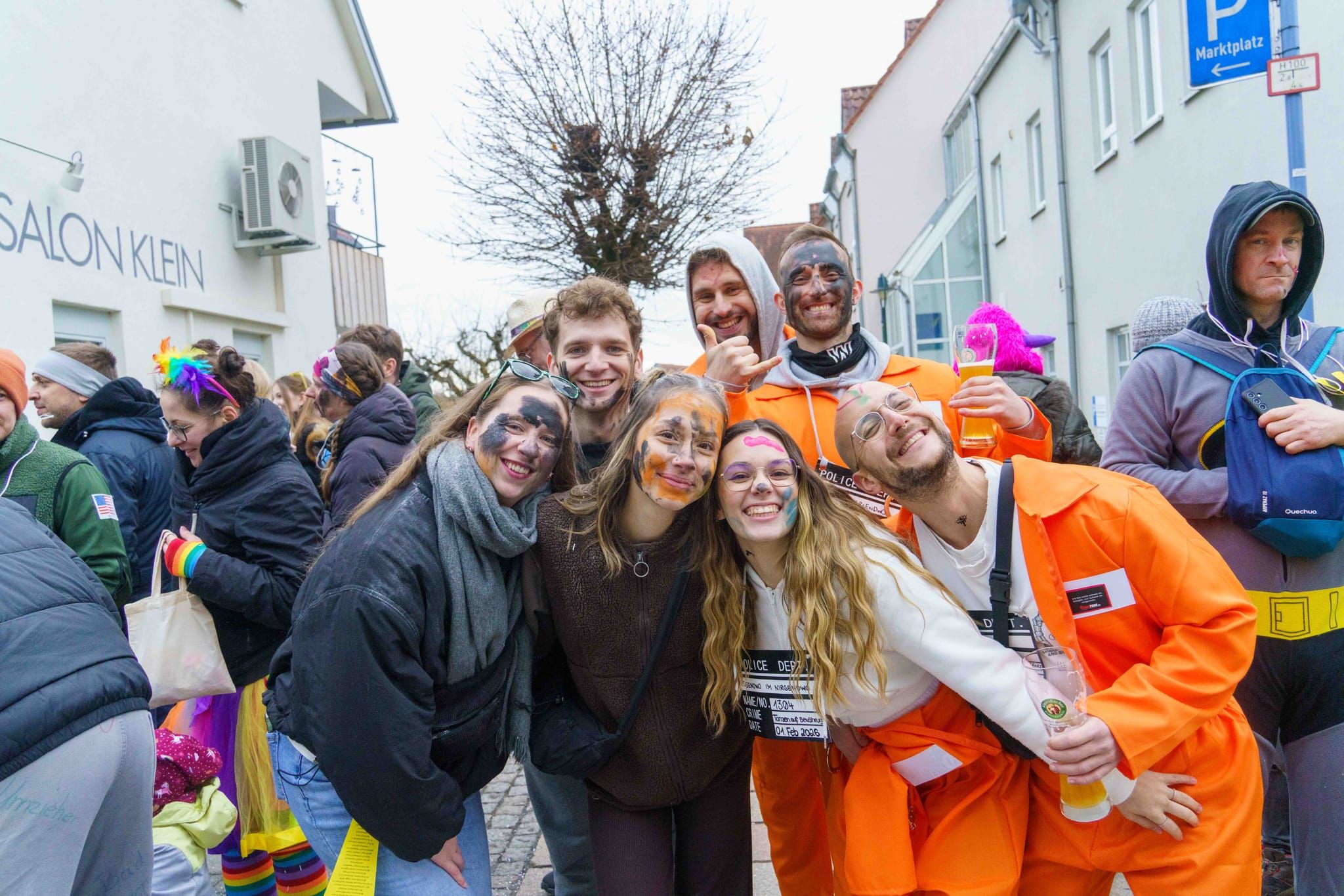 Buntes Treiben beim 19. Ehninger Karneval- und Fasnetsumzug.