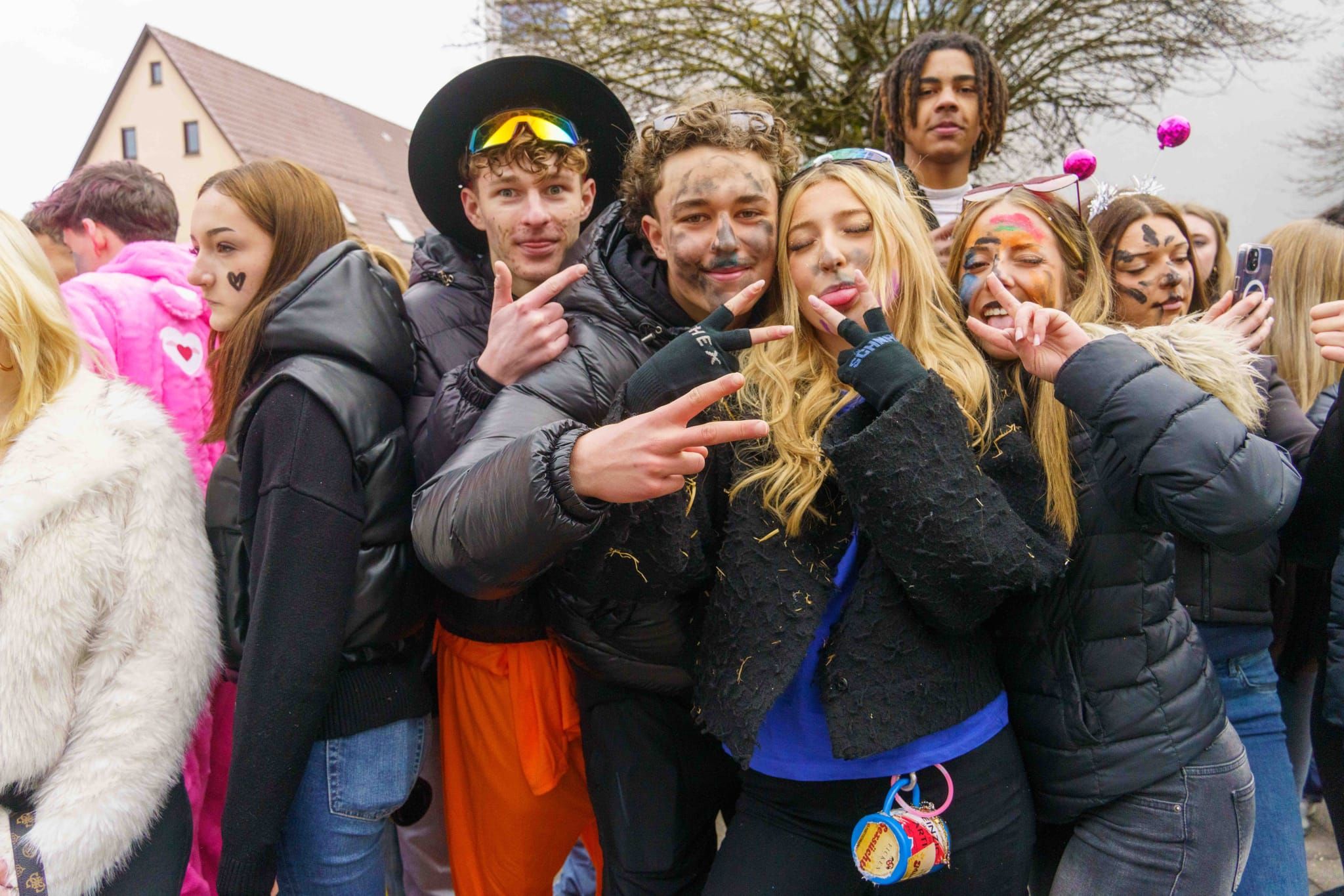 Buntes Treiben beim 19. Ehninger Karneval- und Fasnetsumzug.