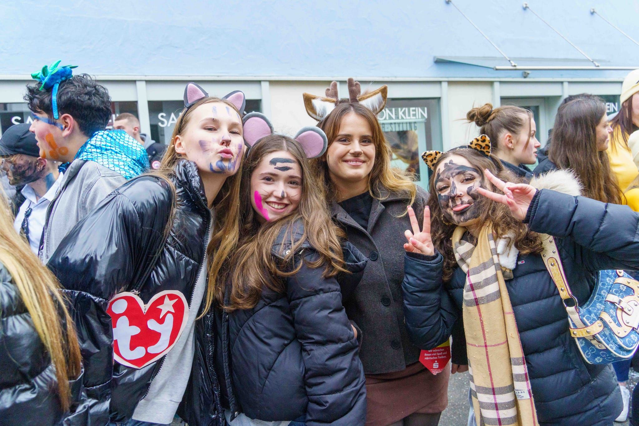 Buntes Treiben beim 19. Ehninger Karneval- und Fasnetsumzug.