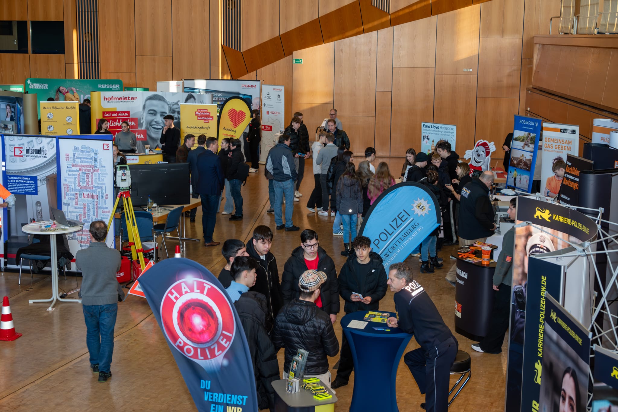 Ins Gespräch kommen und sich informieren, stand im Mittelpunkt der Azubi-Messe.