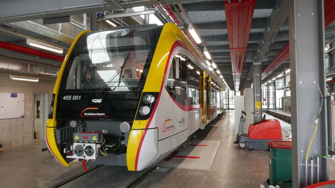 Wartet auf die ersten Testläufe: die neue Schönbuchbahn. Bilder: Jung