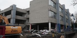 Die ehemalige Rappenbaumschule wird derzeit abgerissen. Ob dort nochmal eine Schule hinkommt, ist derzeit offen.