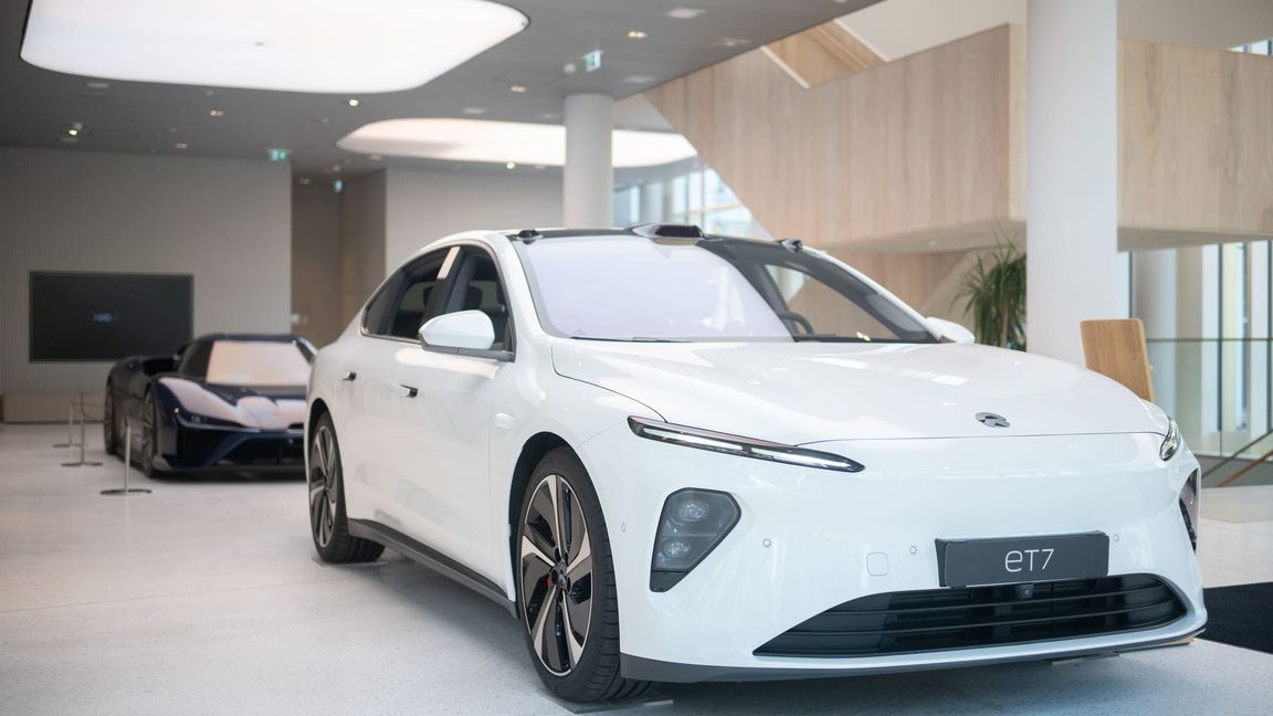 Ein E-Auto des Modells ET7 steht im Nio House Berlin. (Archivbild)
