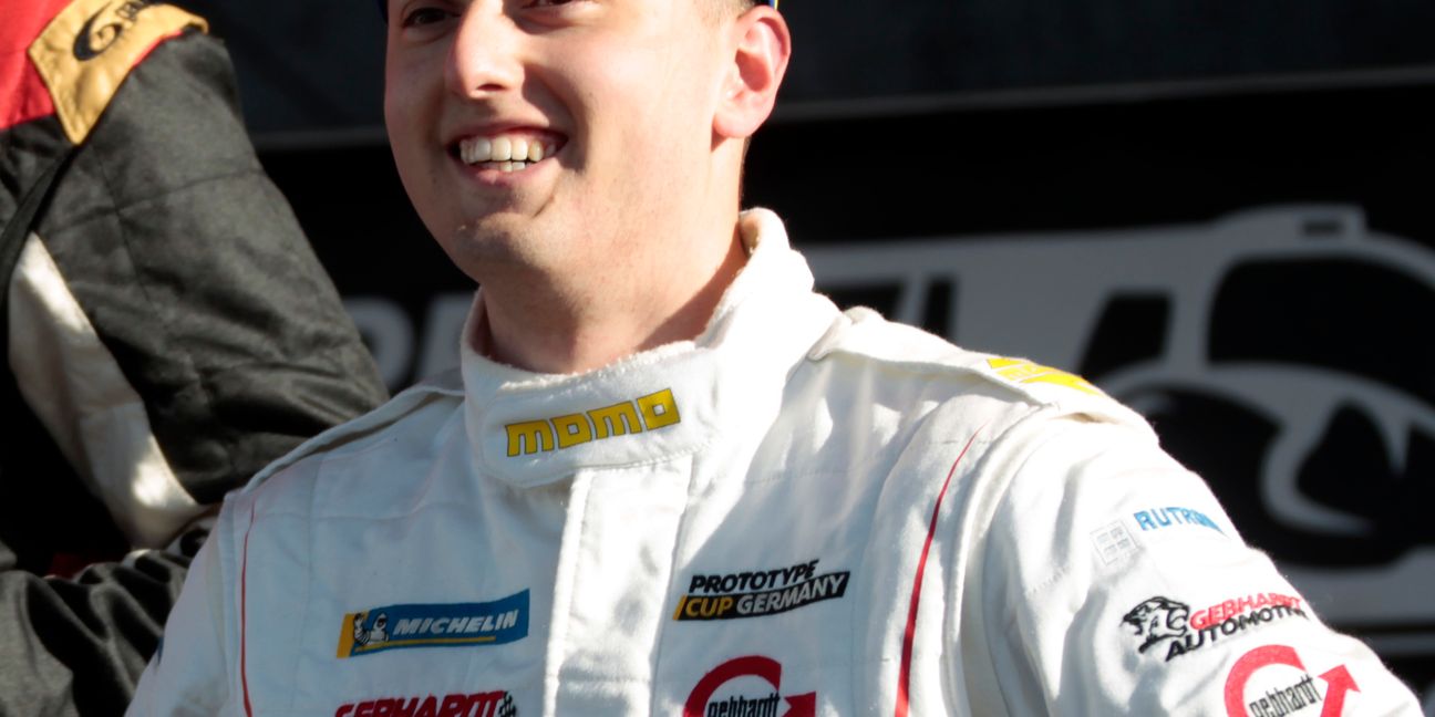 Trotz der Qualifikation nach dem ersten Rennen konnte Jacob Erlbacher am Ende wieder lächeln. Bild: z