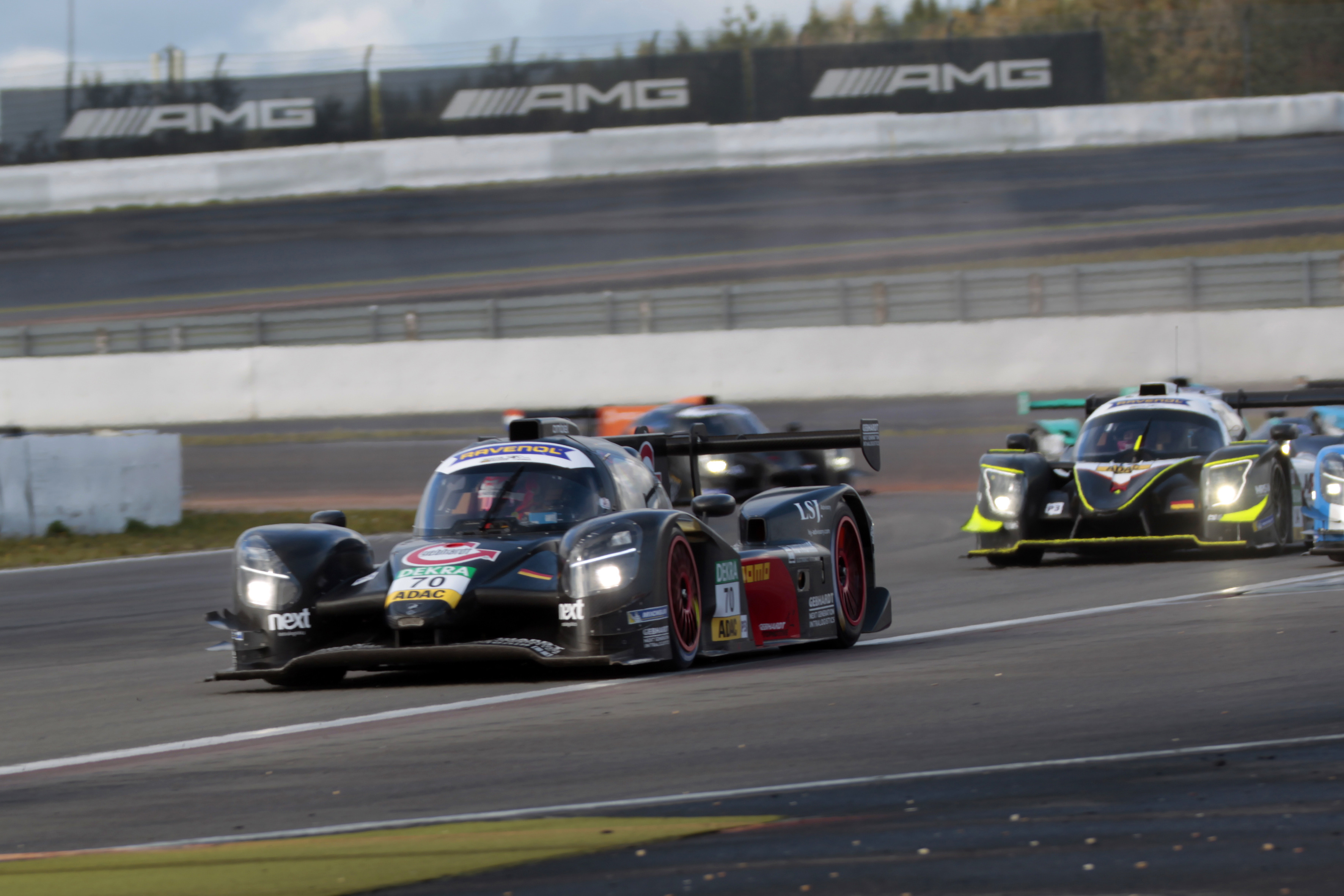 Jacob Erlbacher auf dem Nürburgring. Die Kamera fur dabei mit. Bild: z