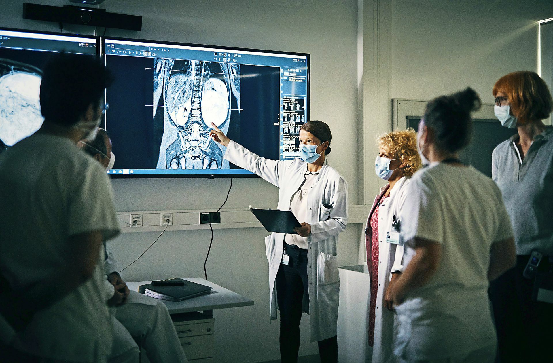 Beim Tumorboard im Klinikum Stuttgart beraten  Ärzte aller Fachrichtungen über  das Therapiekonzept eines Patienten.