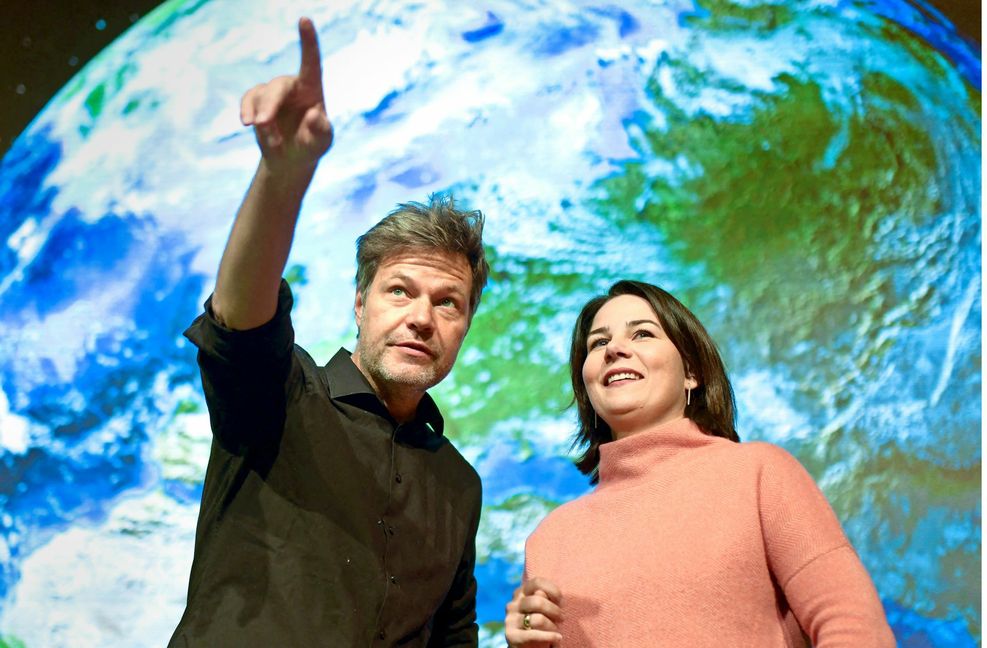 Das Spitzenduo Annalena Baerbock und Robert Habeck will Aufbruchstimmung verbreiten – auch wenn es zuletzt nicht immer rund lief.
Foto: AFP/Ina Fassbender