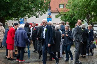 125 Sindelfingerinnen und Sindelfinger aus sechs Jahrgängen treffen sich zur traditionellen Jahrgangsfeier.