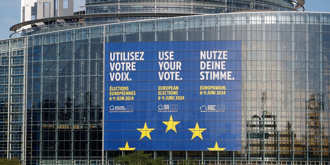 Eine riesiges Transparent wirbt am Europäischen Parlament in Straßburg für die Europawahlen.
