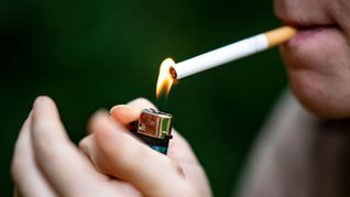 Haste mal Feuer? Der Raucheranteil in Deutschland ist noch immer hoch.