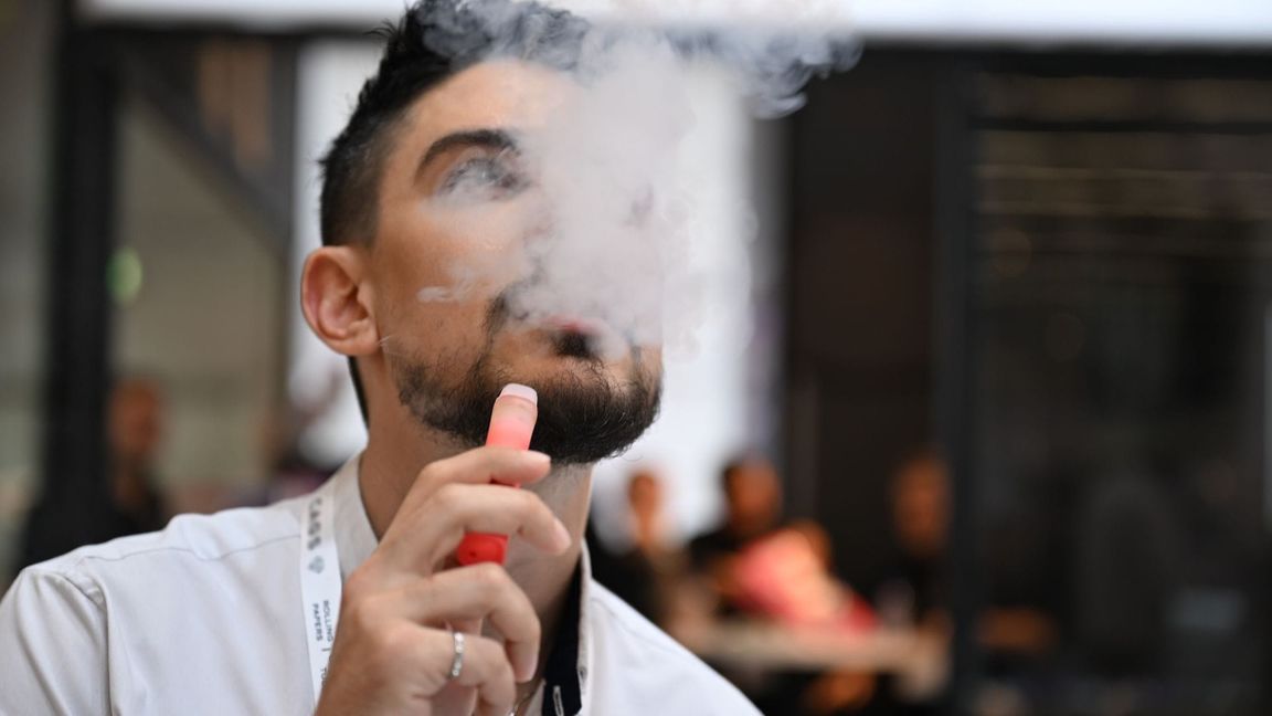 Bei E-Zigaretten wird nichts verbrannt - es wird eine Flüssigkeit erhitzt, deren Dampf man inhaliert.