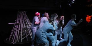 Das Ensemble der Jungen Bühne Sindelfingen spielt „Nichts“ im Theaterkeller.