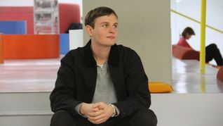 Marian Grau ist mit einem schwerbehinderten Bruder aufgewachsen, der 2010 verstarb. Ihm setzt er mit seinem Buch ein Denkmal.