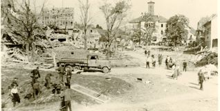 Der Sindelfinger Rathausplatz nach dem Luftangriff 1944.