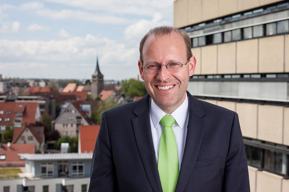 Sindelfingens OB Dr. Bernd Vöhringer freut sich auf das neue Wintersport-Zentrum Winterhalde.