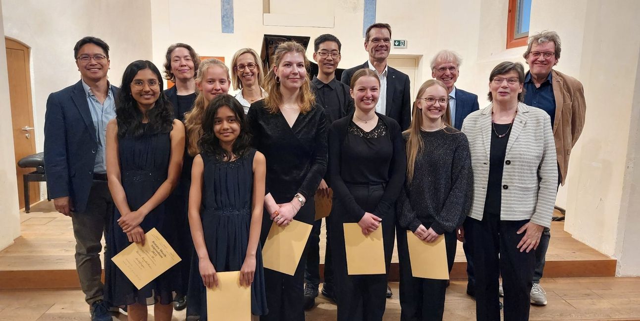 Jury und Musikstipendiaten von drei Rotary-Clubs.