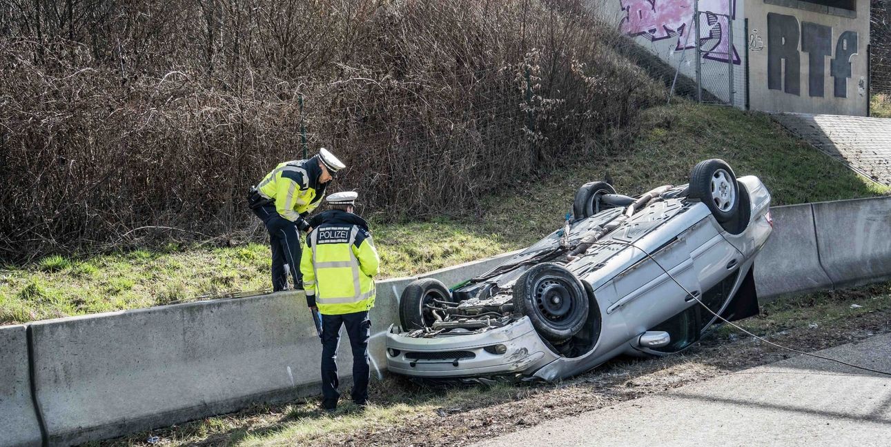 Die Fahrerin wurde in ein Krankenhaus gebracht.