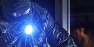 Die Polizei bittet um Hinweise.