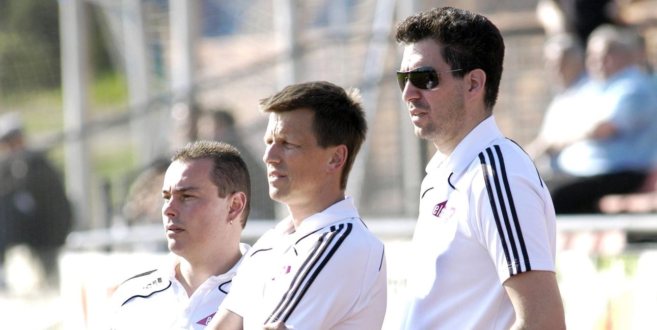Pedro Ferreira (rechts) im Jahr 2013 im Trainerteam des VfL Sindelfingen mit Co-Trainer Ralf Kübler (links) und Coach Thomas Dietsche.