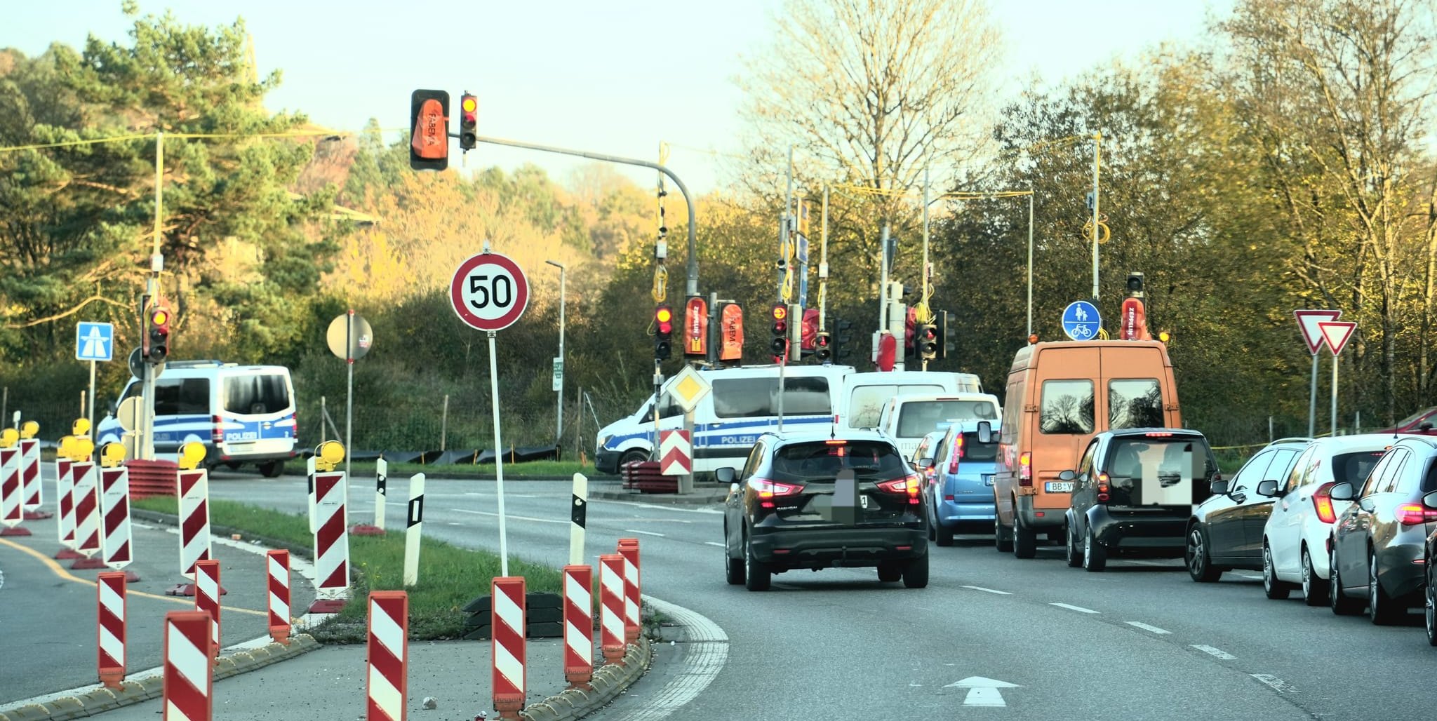 Künftig sollen Autofahrer, die auf die A 81 Richtung Stuttgart wollen, sich frühzeitig links einordnen. Die rechte Spur wird nur für diejenigen sein, die auf die Kreisstraße wollen.
