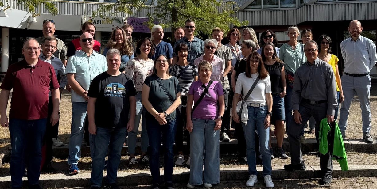 Der Abi-Jahrgang 1991 zu Besuch an seiner alten Schule, dem Gymnasium Unterrieden.