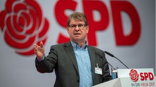 Der sozialdemokratische Außenpolitiker Ralf Stegner  kritisiert Friedrich Merz. (Archivbild)