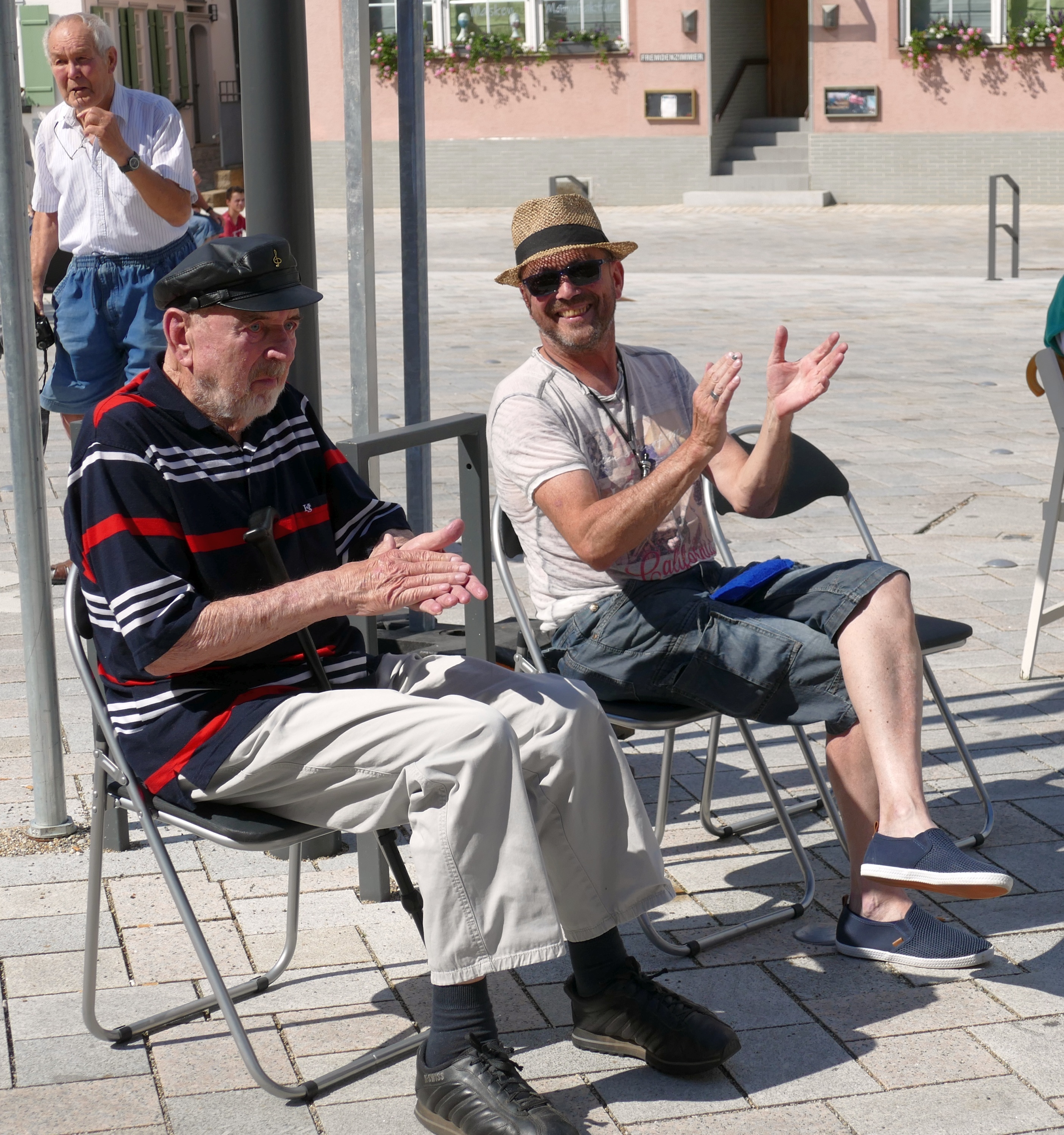 Geburtstagsjubilar Klaus Mathe (links) und sein Sohn Matthias. Bilder: Lück