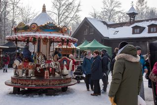 Wie in all den Jahren zuvor ist das historische Karussell bei der Weiler Waldweihnacht ein Anziehungspunkt für die Kinder. Bild: Nüßle