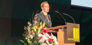 Anna Walther bei ihrer Ansprache beim Neujahrsempfang in der Schönaicher Gemeindehalle.