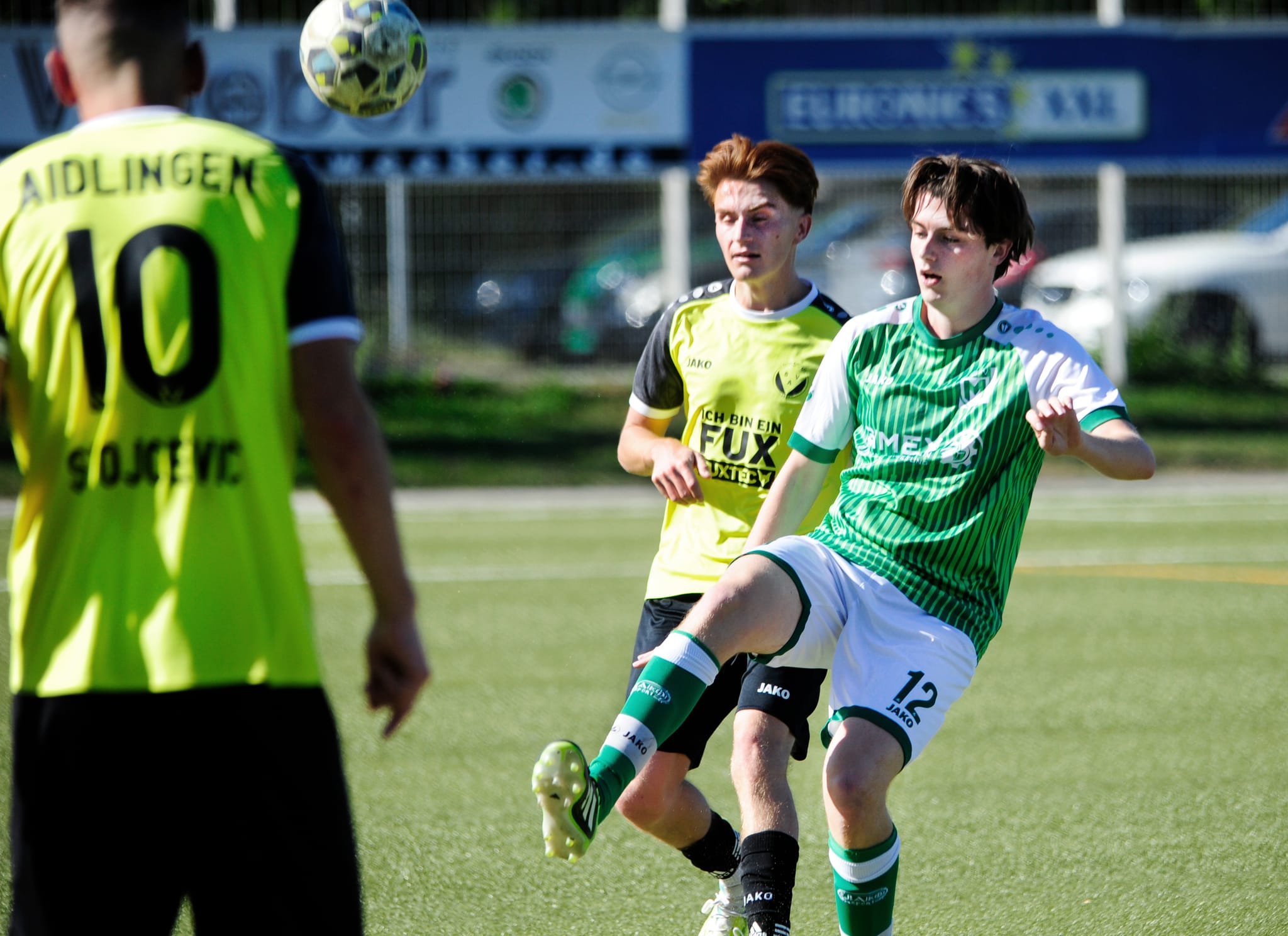 Benjamin Pervorfi (rechts) kassierte mit der GSV-Reserve im Heimspiel gegen Leon Weinbrenner und seine Aidlinger eine 1:3-Niederlage.