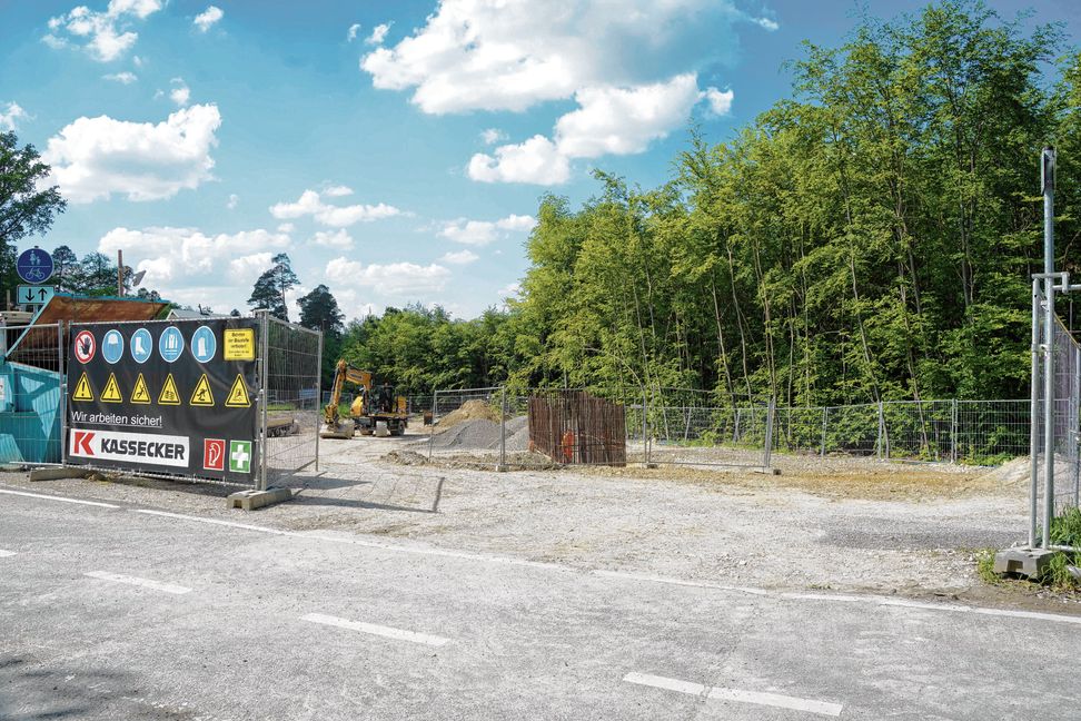 Hektik herrscht derzeit nicht auf der Baustelle an der Panzerstraße. Die wichtigen Teile für die Brücke des Radschnellwegs werden derzeit bei der Firma Prebeck montiert.