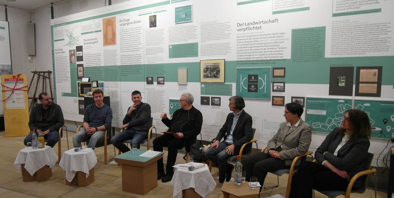 Unter dem Titel „Unsere Landwirtschaft - mit Zukunft?!“ haben im Böblinger Bauernkriegsmuseum Daniel Dengler, Christian Seiffert, Bernhard Kogel, Martin Frey, Sabine Bullinger, Prof. Andrea Knierim und Yvonne Bäuerle diskutert (von links).
