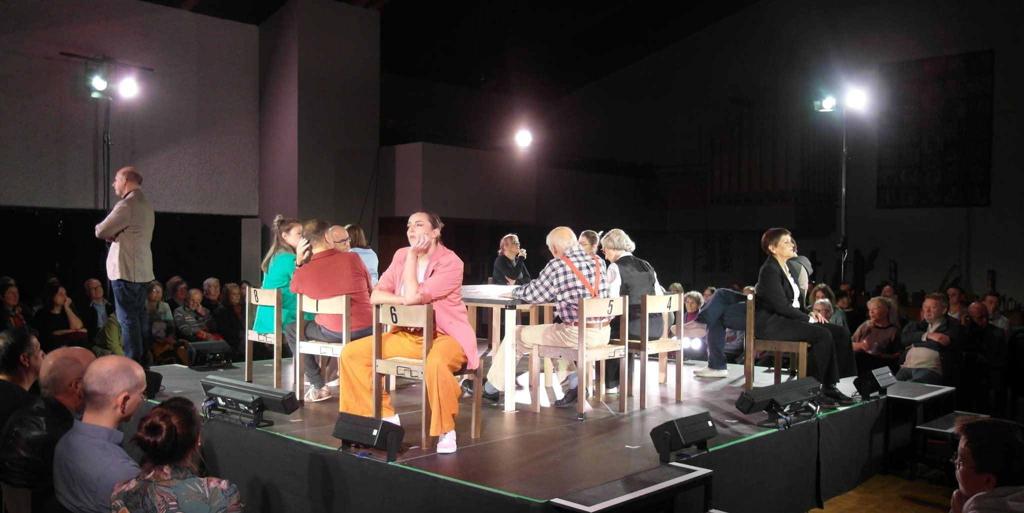 „Die 12 Geschworenen“ unter der Regie von Dino Scandariato für die Schaubühne Sindelfingen ist bei sechs weiteren Aufführungen in der Versöhnungskirche auf dem Sindelfinger Goldberg zu erleben.