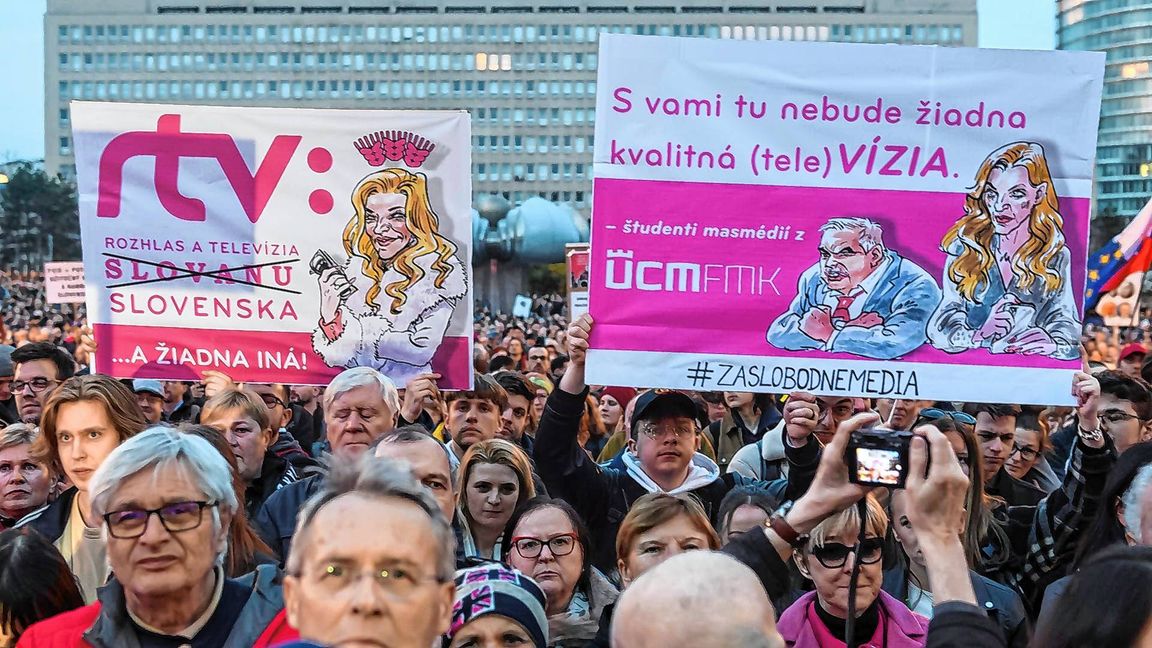 Zehntausende hatten zuvor gegen die Auflösung der öffentlich-rechtlichen Sendeanstalt RTVS in der Slowakei protestiert.