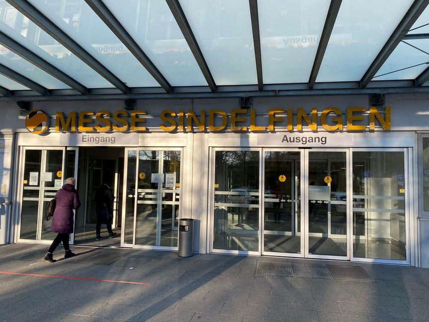 Parallel zu den bisher laufenden Impfungen laufen seit Dienstag Kinderimpfungen in der Messehalle in Sindelfingen an. Je nach der Anzahl an vorhandenen Ärzten sollen 100 bis 180 Impfungen für Kinder pro Stunde möglich sein.