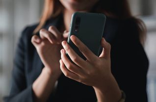 Erfahren Sie, wie man Cell-Broadcast für Warnnachrichten auf dem Handy aktiviert bzw. deaktiviert. (Warntag 2025)