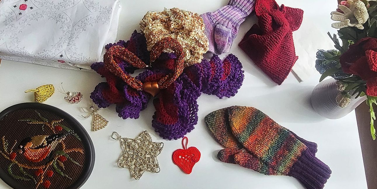 Ob gestrickt, gehäkelt oder gebastelt – überall finden sich kleine Kunstwerke aus allen Lebensphasen.