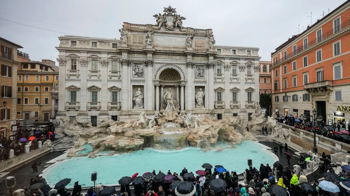 Der Trevi-Brunnen erstrahlt in neuem Glanz.