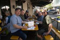 Kaiserwetter am 1. Mai: So war die Hocketse der Sindelfinger Jahrgänge auf dem Wettbachplatz.