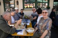 Kaiserwetter am 1. Mai: So war die Hocketse der Sindelfinger Jahrgänge auf dem Wettbachplatz.