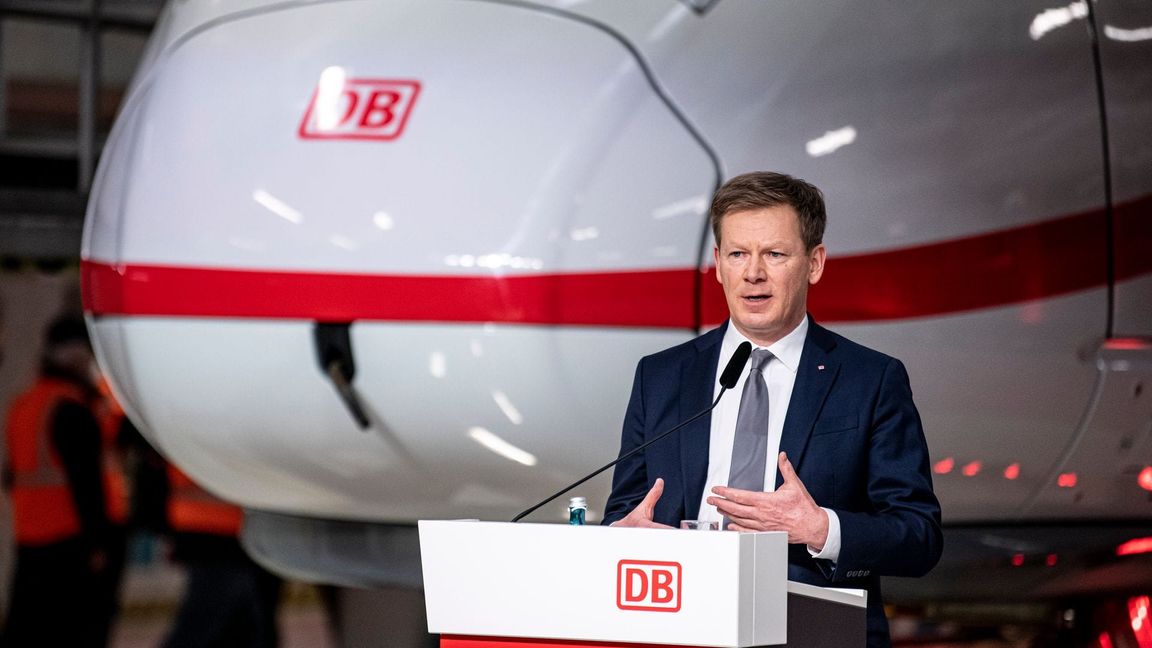 Bahnchef Richard Lutz dürfte noch einige Monate Zeit haben, bis eine Entscheidung über seinen Verbleib an der Konzernspitze getroffen wird. (Archivbild)