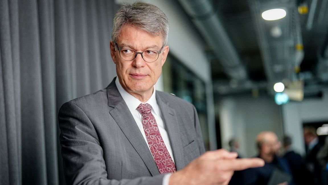 Verkehrsminister Schnieder will bis zum Spätsommer einen Plan entwerfen, in welche Richtung es mit der Bahn weitergehen soll.