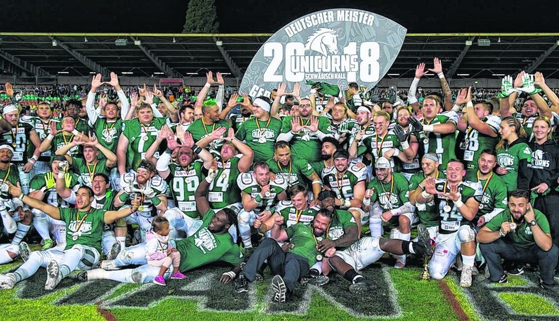 Momente des Glücks: Die Schwäbisch Hall Unicorns holen sich nach 2011, 2012 und 2017 zum vierten Mal den German Bowl. Bild: picture alliance/Annegret Hilse/dpa