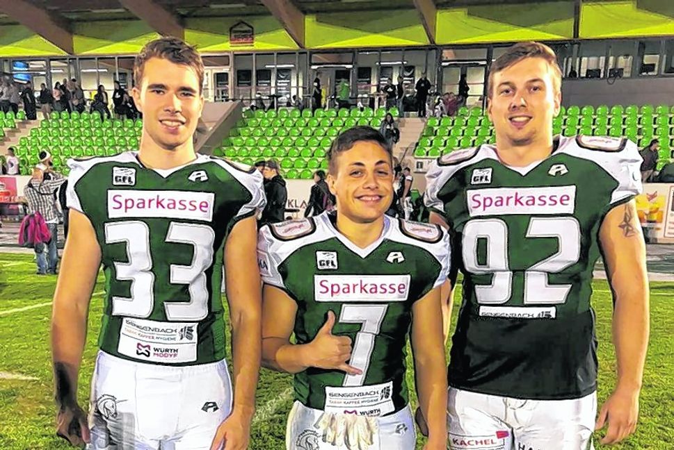 Total im Glück: Niclas Merk, Maurice Schüle und Simon Butsch (von links) sind schon wieder Deutscher Meister. Bild: z