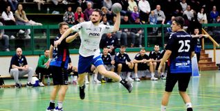 Urs Bonhage beim Sprungwurf. In seinem letzten Spiel für die HSG Böblingen/Sindelfingen bei den TSF Ditzingen erzielte der 30-Jährige neun Tore.