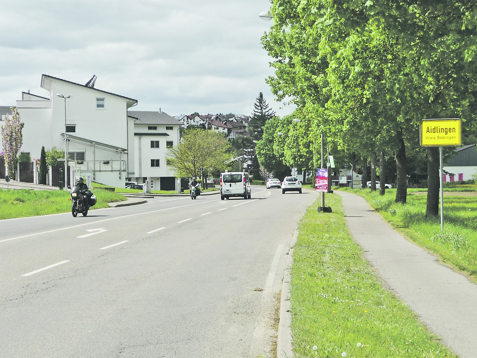 So sieht die Aidlinger Ortseinfahrt von Böblingen her kommend aus. Der dritte und letzte Bauabschnitt der Ortsdurchfahrt am Ortsausgang wird den Steuerzahler viel Geld kosten. Bild: Reichert